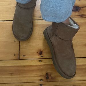 UGG Australia Classic Mini II Winter Boots for Women, Size 7-- Chestnut